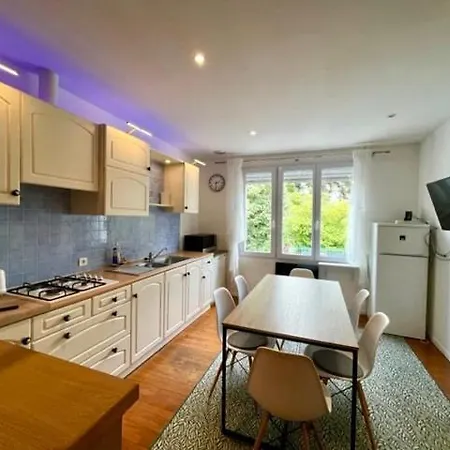 6 Personnes Vue Sur Le Chateau La Gaubretière