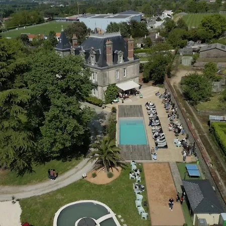 6 Personnes A En Face Du Chateau * La Gaubretiere