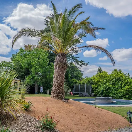 6 Personnes Vue Sur Le Chateau La Gaubretière