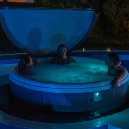 6 Personnes Vue Sur Le Chateau アパート La Gaubretière