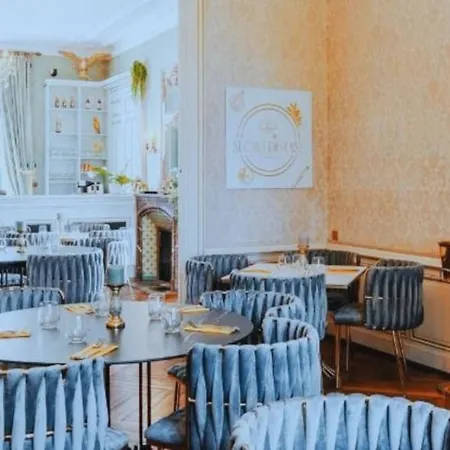 6 Personnes A En Face Du Chateau * La Gaubretiere