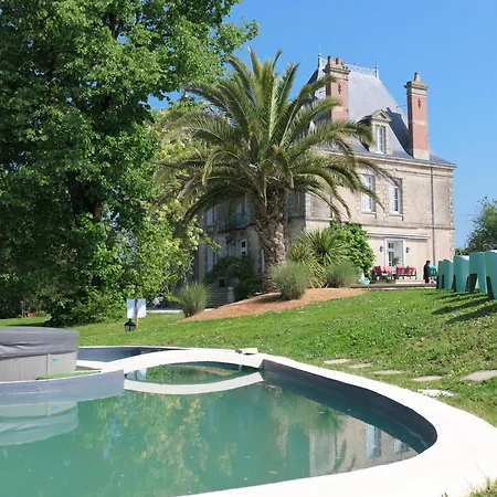 Apartamento 6 Personnes A En Face Du Chateau La Gaubretiere