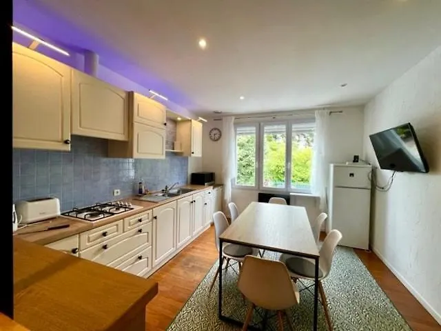 6 Personnes Vue Sur Le Chateau La Gaubretiere