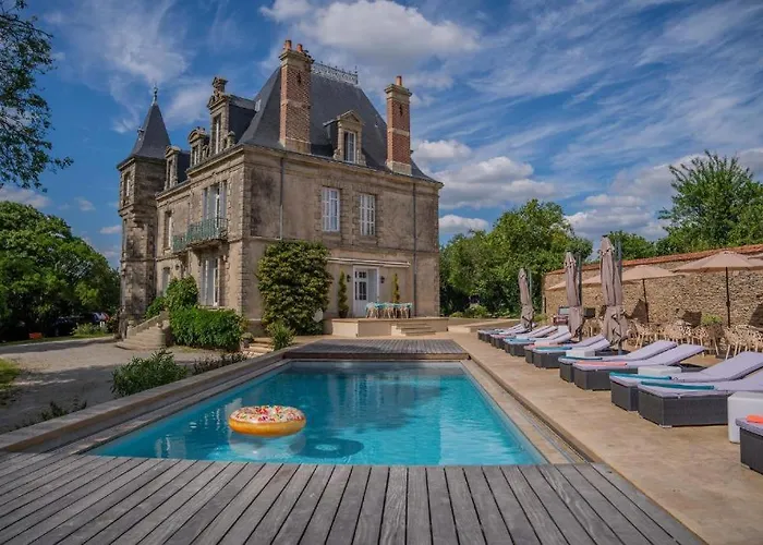 6 Personnes Vue Sur Le Chateau * La Gaubretiere