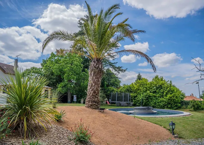 6 Personnes Vue Sur Le Chateau La Gaubretiere
