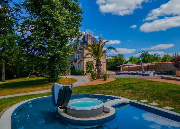 6 Personnes Vue Sur Le Chateau La Gaubretiere