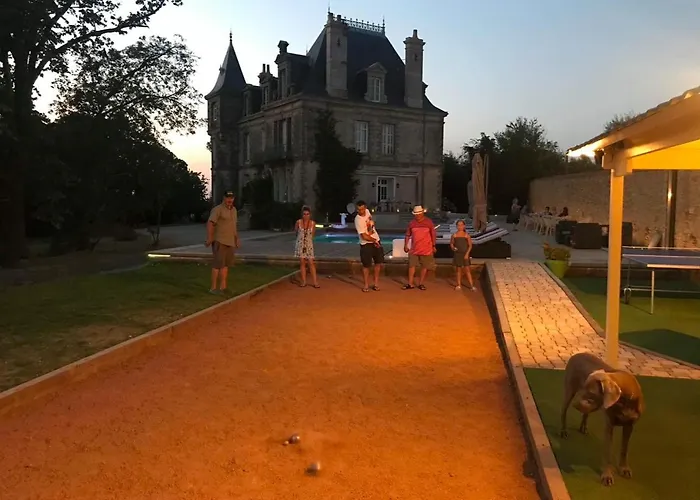 6 Personnes Vue Sur Le Chateau La Gaubretiere