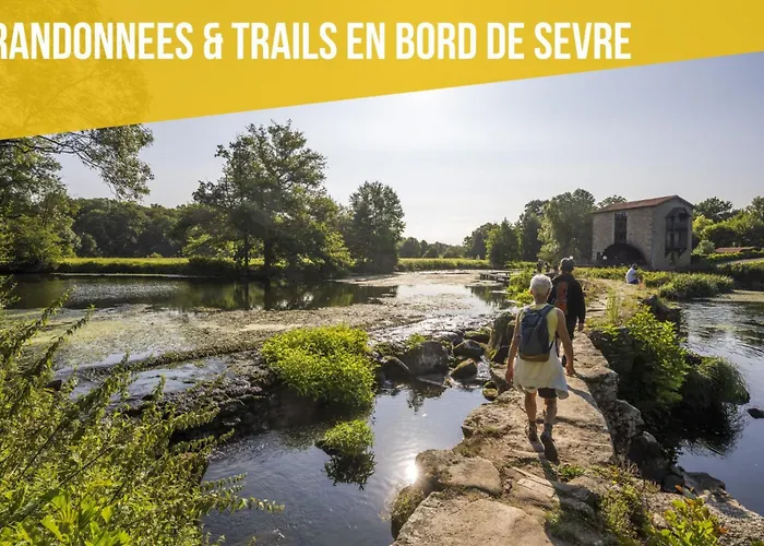 6 Personnes Vue Sur Le Chateau * La Gaubretiere